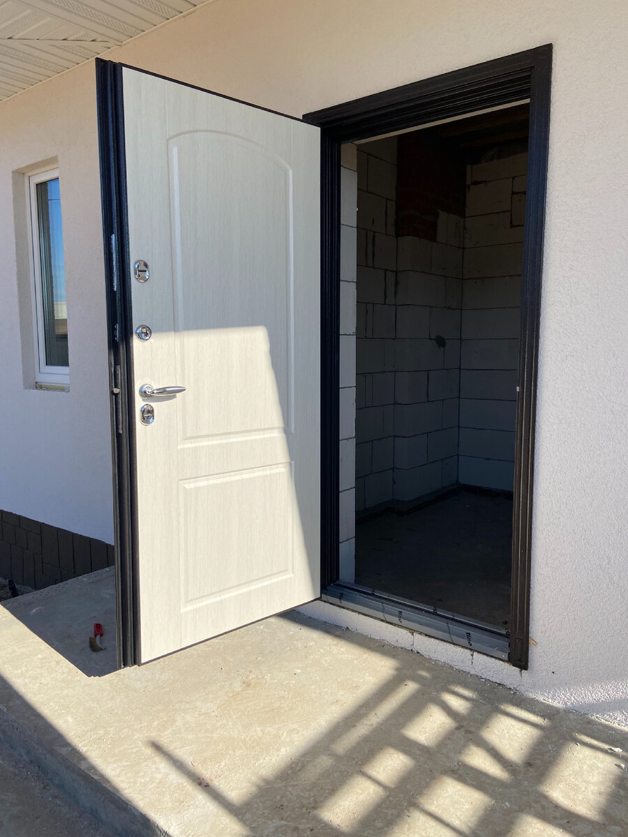 Дверь в наш дом