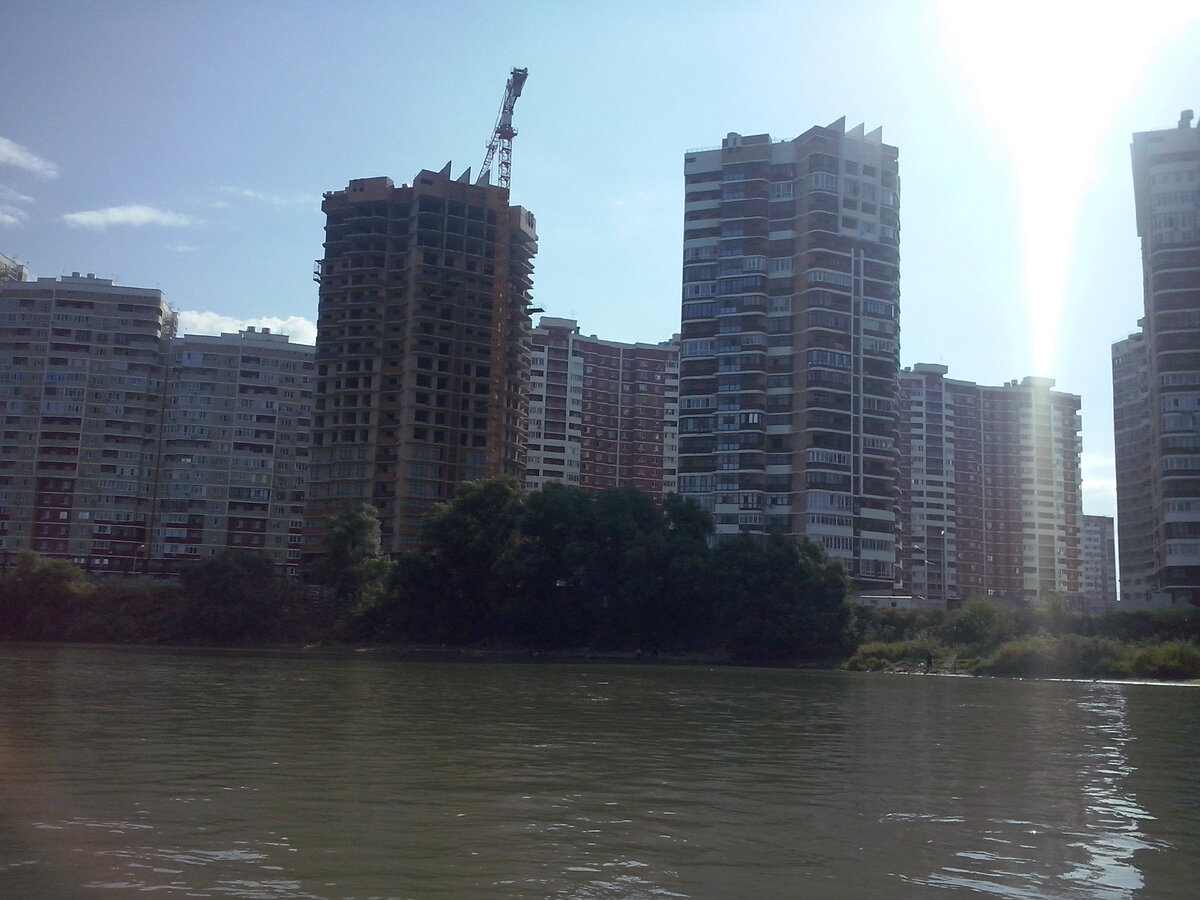 Краснодар, микрорайон Юбилейный, вид с Кубани. фото автора 
