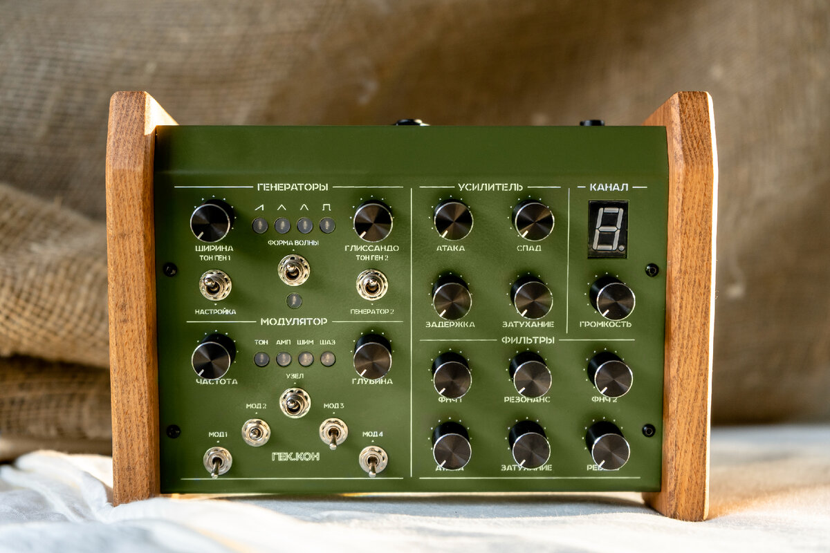 Особый смысл заключён в русских надписях на панели инструмента