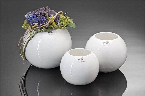 Вазы одного цвета и формы,но разного размера