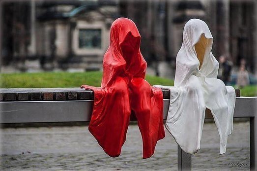 Очень точно сказано, что никакой терроризм, никакая война, никакие катастрофы по своему масштабу не сравнятся с деятельностью абортариев в наших российских городах. В нашем гуманном обществе общечеловеческих ценностей убийство неродившегося ребёнка стало приемлемой платой за материальный комфорт и достаток, спокойную, беззаботную жизнь. Кровь ребёнка - в обмен на благополучие. Сегодня аборт - это ещё и бизнес. Он стоит в одном ряду с проституцией, наркобизнесом, детской порнографией, торговлей оружием и людьми. Отличается он от них только тем, что закон на его стороне.