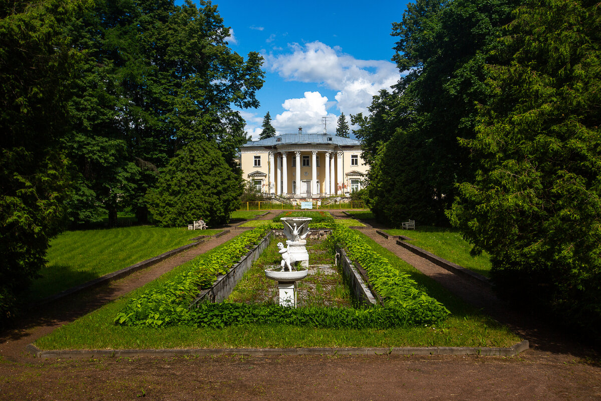 Усадьба Введенское, главный дом. Звенигород, Московская область. Фото автора статьи 