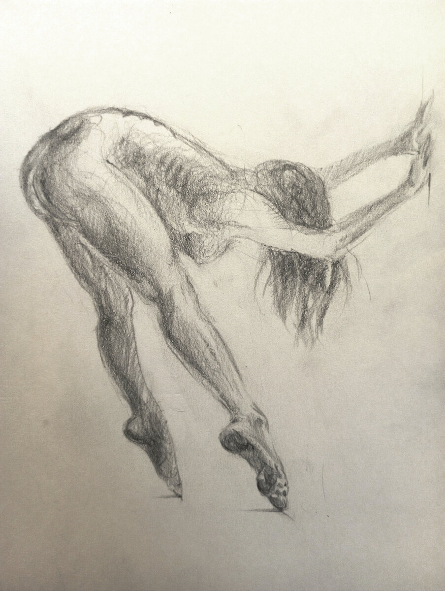 Девушка в странной позе. Простой карандаш, просто бумага