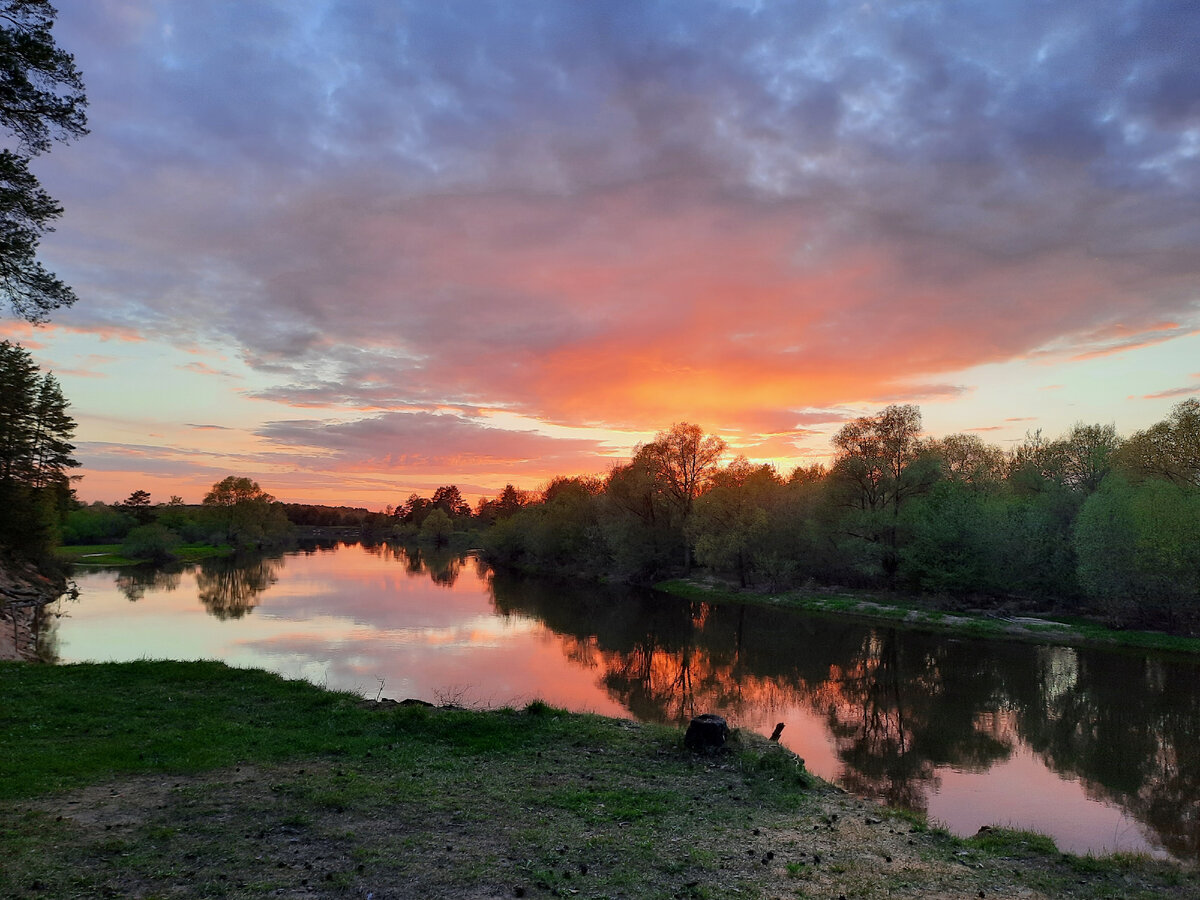 Из-за жары и расслабленности фото Клязьмы делать было лень. Эта фотография из предыдущего сплава по Клязьме, в мае 2022. Он был не настолько интересен, чтоб про него  писать, зато оттуда есть несколько более-менее удачных фото. 