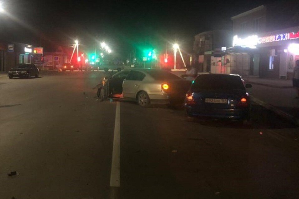     Двухлетний ребенок оказался в реанимации после массовой аварии в Константиновске. Фото: ГИБДД по РО.