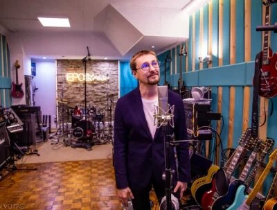  Сергей озвучивает видеоанкеты.