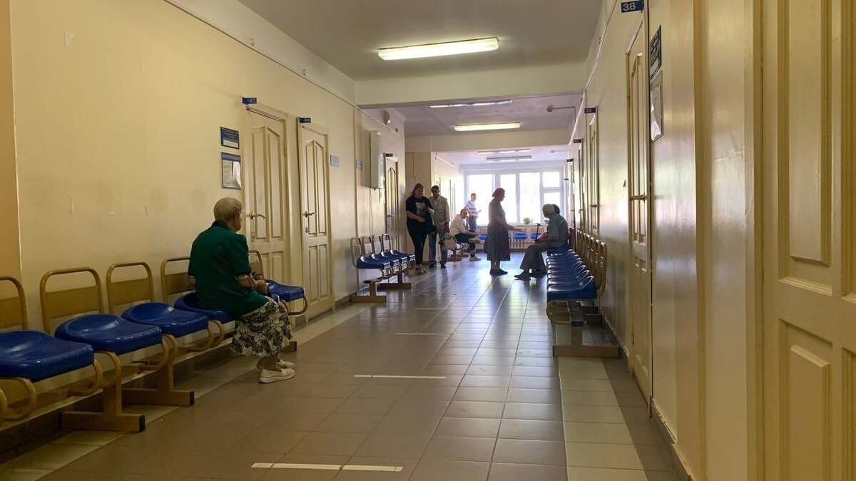     Жители Казани пожаловались на нехватку специалистов в поликлинике при городской клинической больнице №12. Об этом читатели сообщили корреспонденту Inkazan.