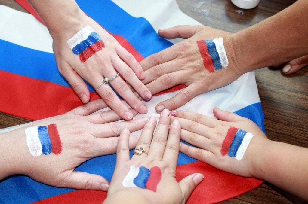 В Твери День российского флага отметят лекциями, выставками, концертом и играми