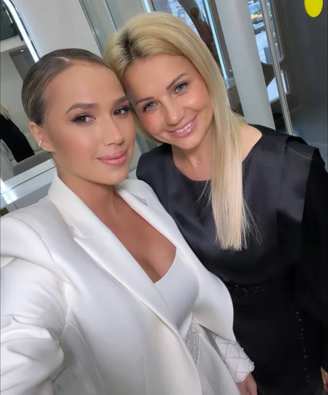 Алина Загитова с мамой