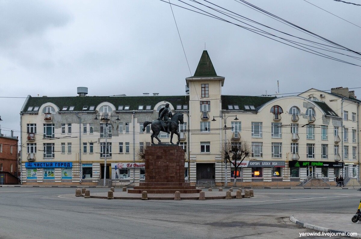 Прогулка к главному поэту Рязани и на блошиный рынок | Тропы Плиния | Дзен