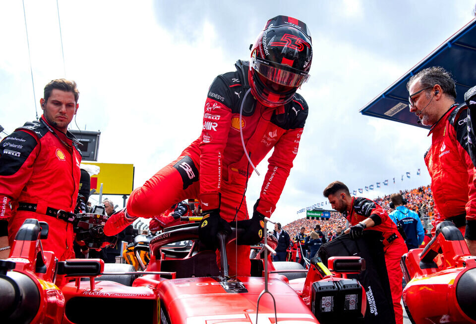    Карлос Сайнс: Ferrari поборолась за подиум только благодаря погодеFerrari