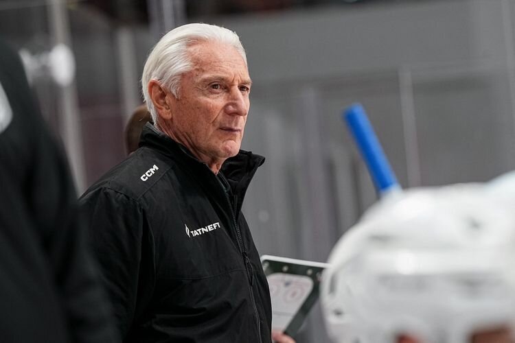    Главным сюрпризом оказалось отсутствие Зинэтулы Билялетдинова. О том, что тренера не будет, стало известно еще за 40 минут до старта мероприятия