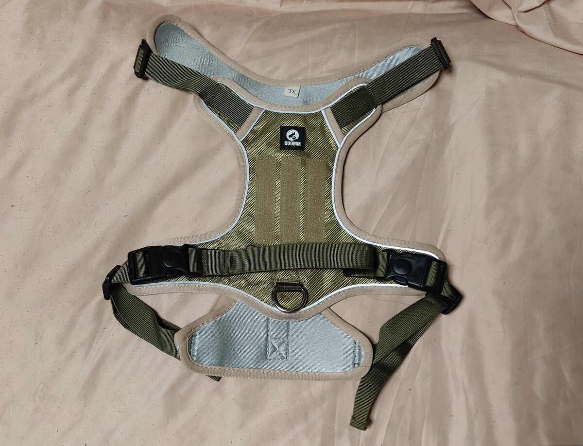 Правильная анатомическая шлейка имеет Н - образную форму на спине, поэтому её называют Н - образной