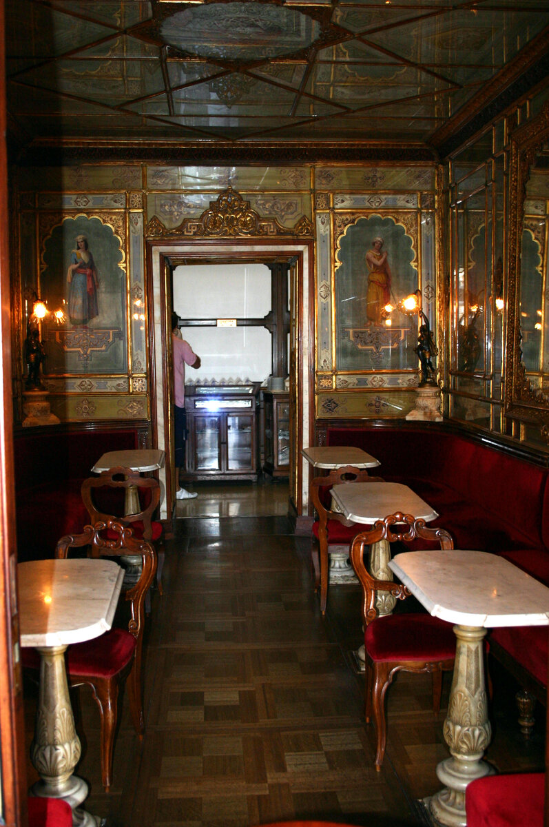 Интерьер кафе “Флориан”