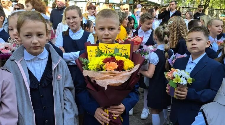    Линейка в школе № 19