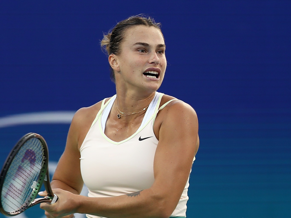 Видеообзор победы Арины Соболенко над Софьей Кенин в первом круге турнира в Пеки