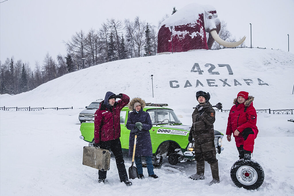    В этом году Дмитрий Гостинщиков с друзьями побывал за Северным полярным кругом дважды - зимой и летом.
