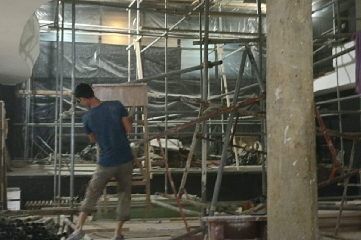    В Надыме рассматривают дело о падении электрогазосварщика на стройке