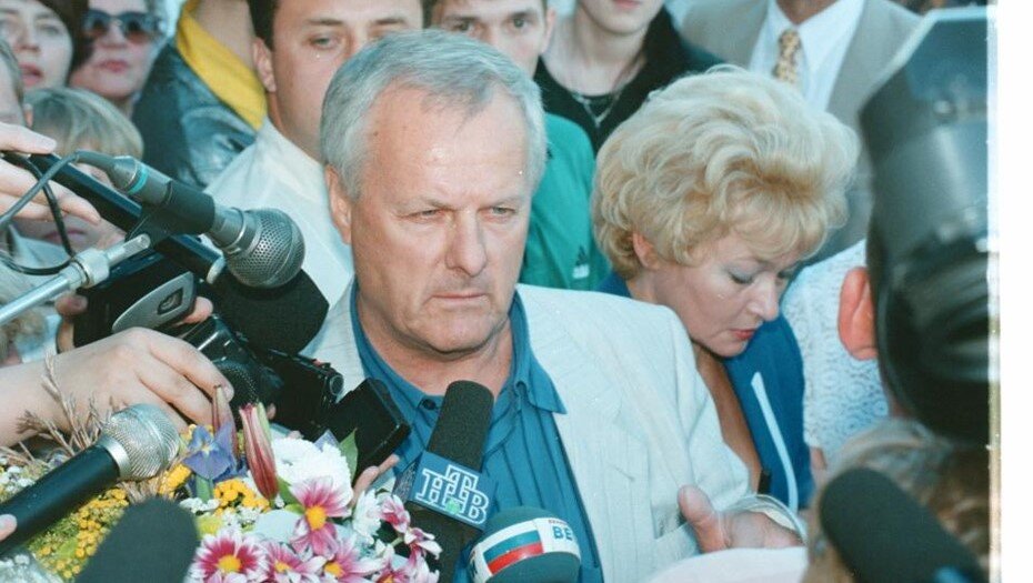 Вот уже 23 года как нет на свете первого мэра Санкт-Петербурга Анатолия Собчака. Однако его вдова Людмила Нарусова не теряет привычных позиций.-5