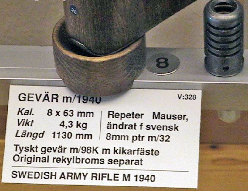 Дульный тормоз и табличка с характеристиками оружия (фото из музея).