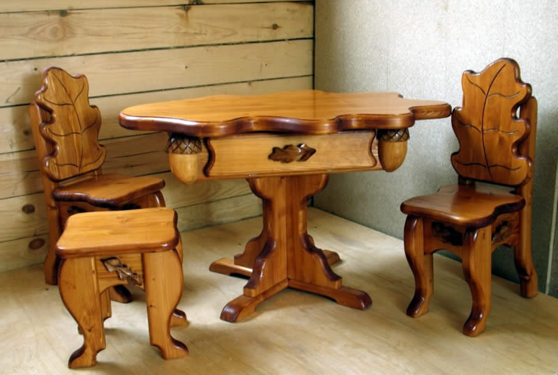 Долговечность. Древесина прочна и устойчива к различным повреждениям. Главное – грамотная технология обработки. Мебель, изготовленная из массива, прослужит не меньше 50 лет, а при должном уходе намного дольше.