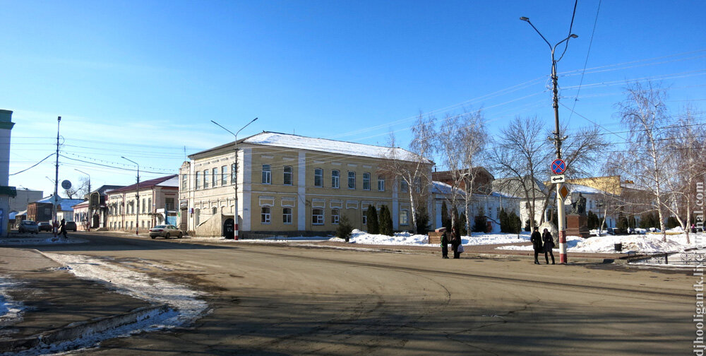 

В городе имеется городской парк, стадион, дом культуры и конечно же дворец пионеров: