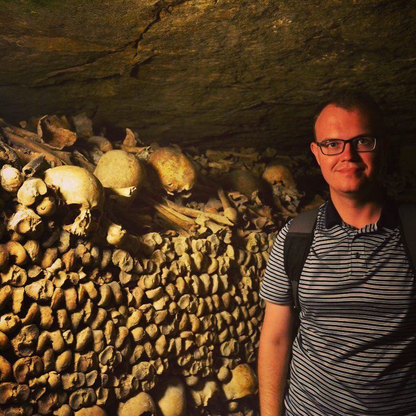 На фото - катакомбы Парижа, символ необратимости всех социальных процессов, в том числе, юридических. 