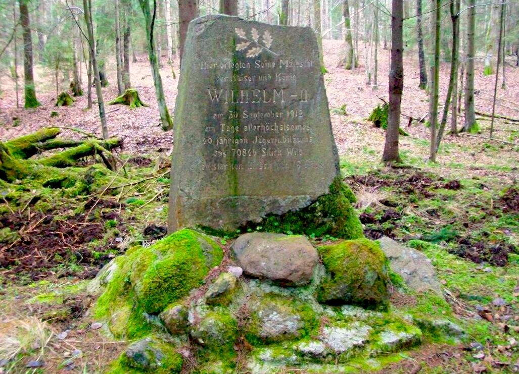 Памятный камень на 40-летний юбилей охоты