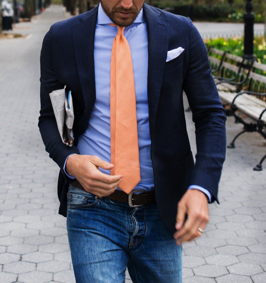 Пиджак галстук рубашка джинсы