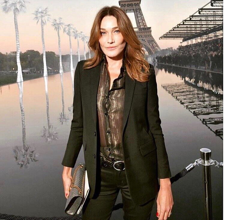                                                                           Карла Бруни в Париже 