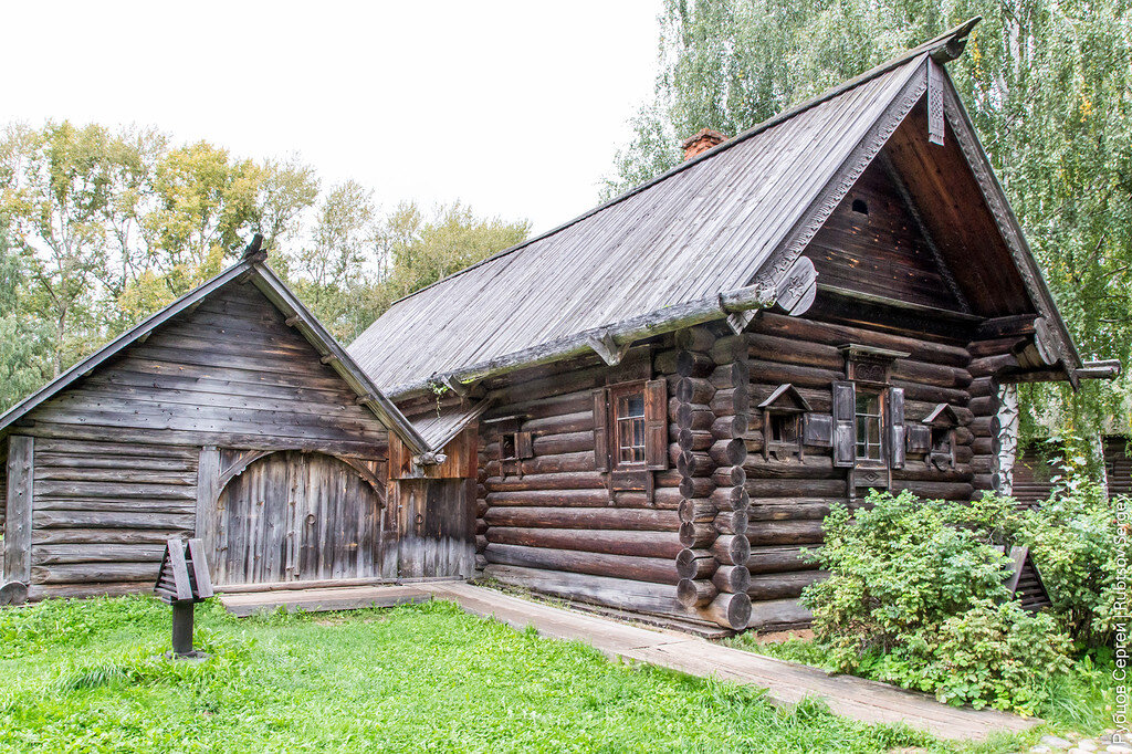 Костромские дома отзывы. Деревянное зодчество Ялуторовска. Деревянные дома из Костромы. Костромские деревянные дома отзывы.