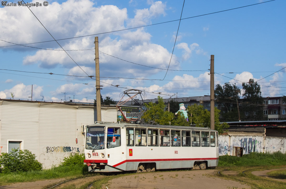 Трамвай 71-608КМ на маршруте 5, кольцо "Автовокзал". Фотограф: Максим Фандюшин 