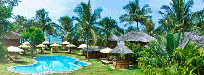 Welcome  to Vietnam! Вы думаете, именно так вас будут приветствовать в этой  стране? И Вы правы! Но помните, что местное гостеприимство может  обернуться к вам своей тыльной стороной, которая больно ударит по  карману. Заранее отметим, что информация предоставлена туристами,  пересекшими всю страну вдоль и поперек. Представляем вам наиболее широко  встречаемые аферы во Вьетнаме.
Вымогательство на границе
Надувательство  может стартовать еще до момента официального пересечения границы, а  вымогателями станут пограничники. Отдыхающие предполагали оформить  долгосрочную визу на три месяца, которая предварительно была куплена в  интернет-агентстве. Требовалось лишь на погранпункте вклеить визы. К  счастью, туристы уже знали, что для россиян виза во Вьетнам вклеивается  бесплатно, поскольку пограничник требовал за это деньги.
