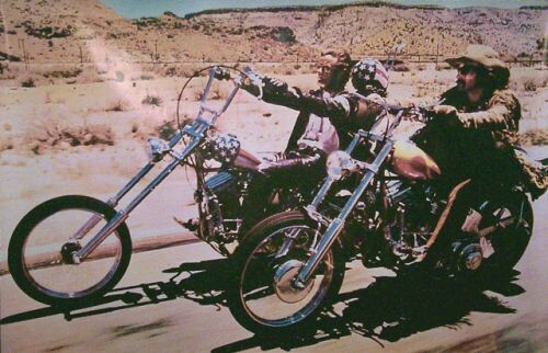 Кадр из кинца "Беспечный ездок" (Easy Rider) - я так и не выкупил идеи, но картинка атмосферная.
