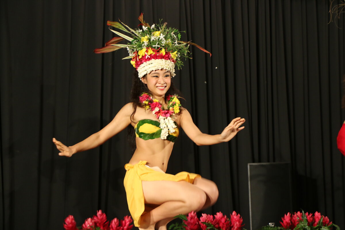Таитянский танец. Таити Исидатэ. Таитянские танцы. Экзотические танцы. Таити девушки.