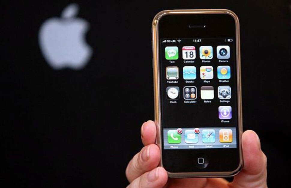 Оригинальный iPhone был не чем иным откровением. В то время, когда телефоны были задуманы как уменьшенные компьютеры с детализированными файловыми системами и часто клавиатурами, устройство с относительно большим экраном перевернуло сценарий.