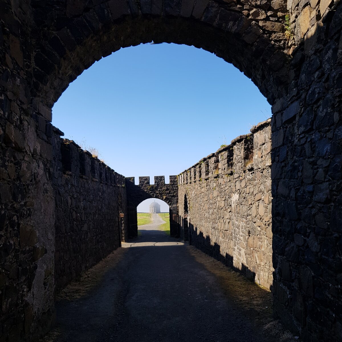 Вид из разрушенного замка Mussenden Temple