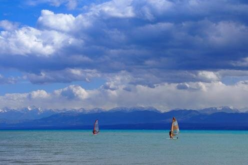 Серферы на Иссык-Куле. Фото Влада Ушакова