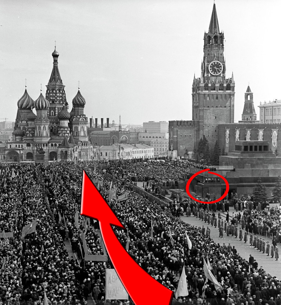 направление шествия и "пятый угол" мавзолея