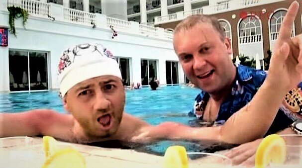 Гена и Вован. Скриншот из телесериала "Наша Russia".