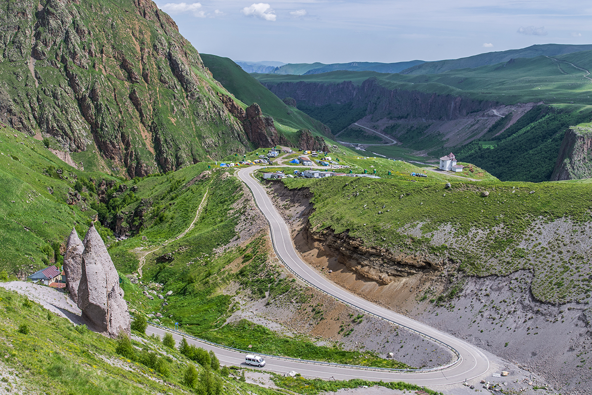 Подножье Эльбруса гора Джилы Су