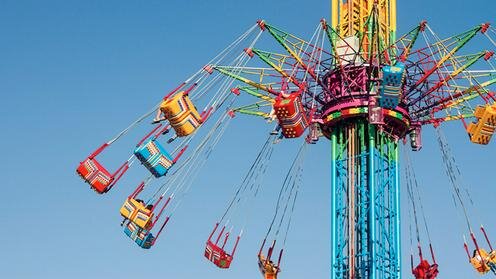  43-метровый аттракцион «Небоскреб» в парке «Анхор-Локомотив» в Ташкенте. Фото с сайта Vot.uz