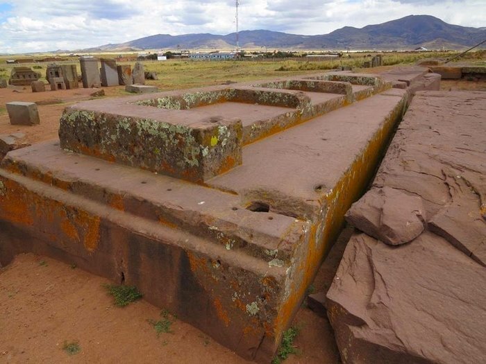 Фото взято с https://fshoke.com/2015/05/18/hram-puma-punku-zagadka-kamennoj-kladki/