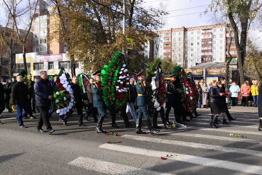 Новости абакана сегодня последние свежие события. Похороны Булакина Абакан. Могила Николая Булакина Абакан. Могила Николая Булакина.