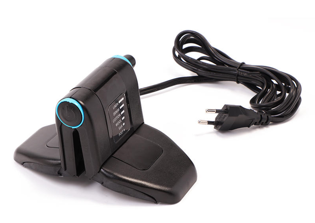 Фото 2. Миниатюрный утюг намного эффективнее для обработки воротничков и манжеток, чем более крупные устройства.