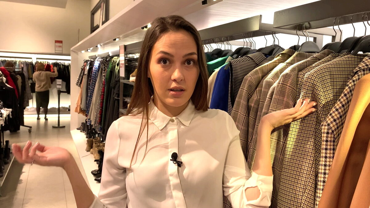 Актриса и телеведущая Анастасия Бронникова в магазине ZARA