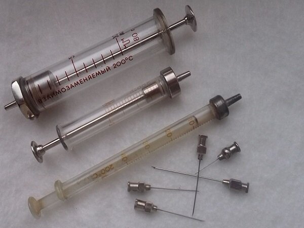 Коробочка с такими шприцами до сих хранится где-то в квартире
