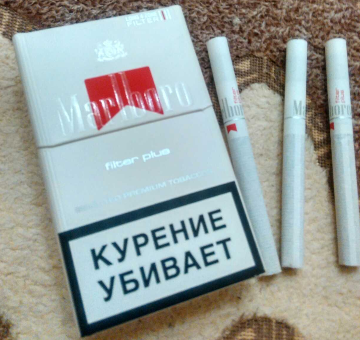 Сигареты белые с кнопкой. Сигареты Мальборо фильтр плюс. Сигареты Мальборо компакт. Сигареты Мальборо с красным фильтром. Сигареты Мальборо 2005.