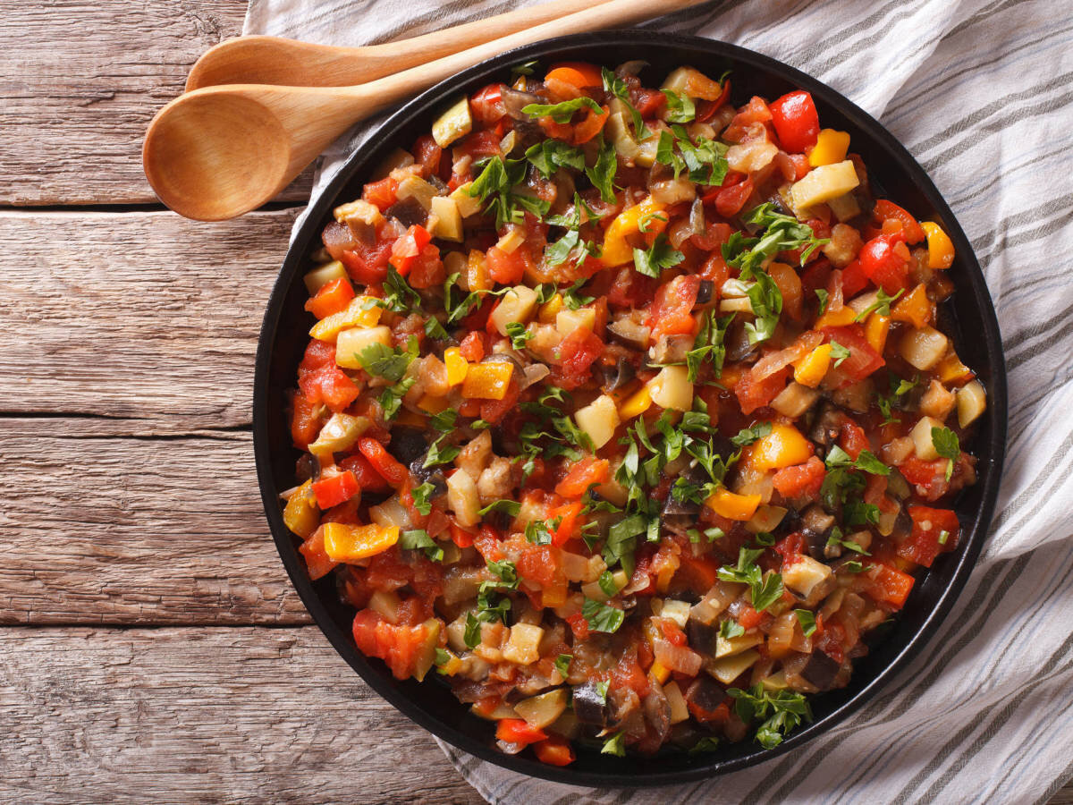 жаркое с фасолью. чечевица нут рагу. овощное рагу с красной фасолью. рагу овощное с фасолью стручковой. курица с фасолью.