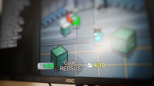 Перевод: red - красный, sus - suspect - подозреваемый